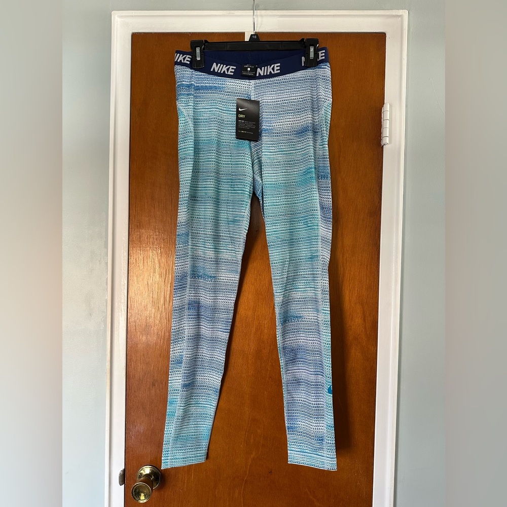 NWT Nike dri-fit leggings, size large.